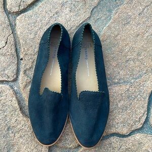 Black leather UGG dress shoes never worn size 7